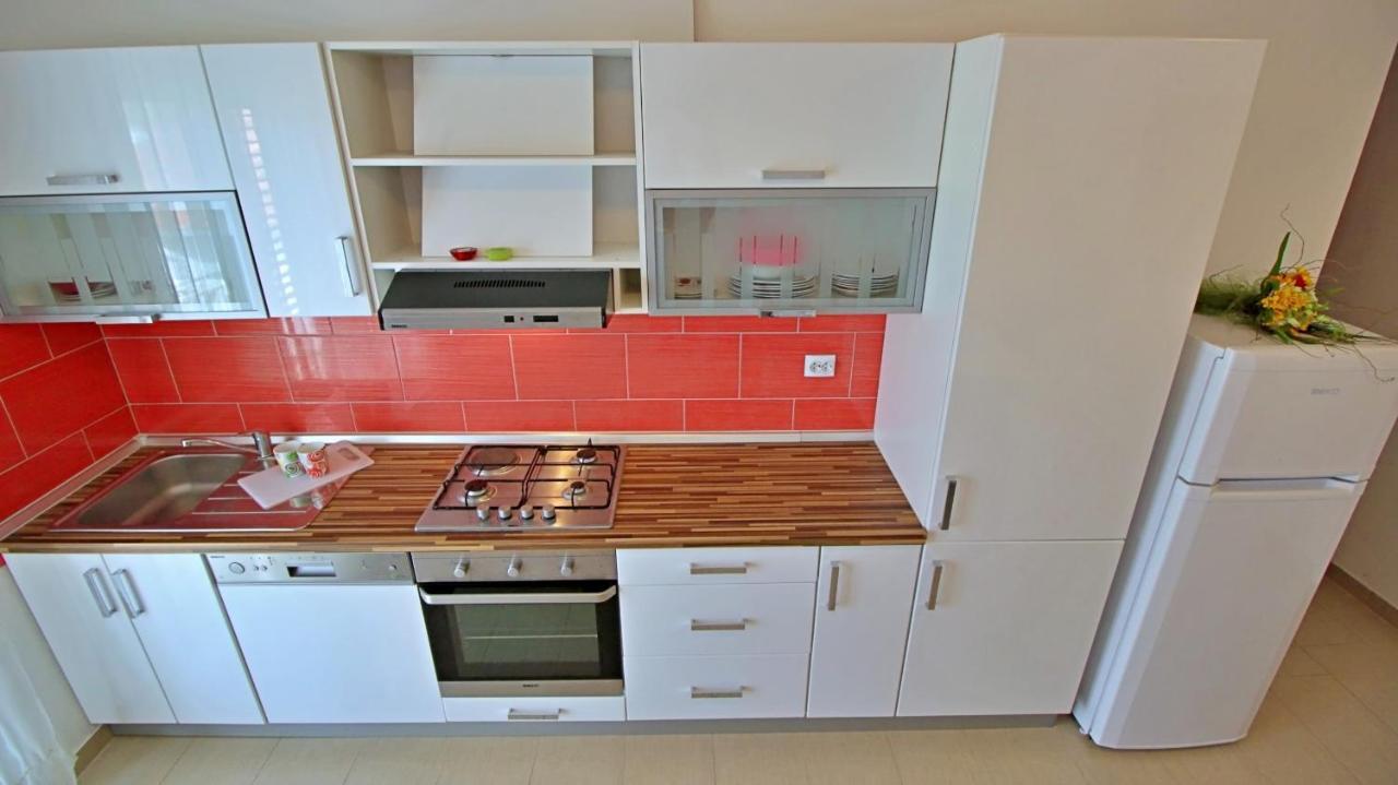 אומיס Apartments Iko מראה חיצוני תמונה