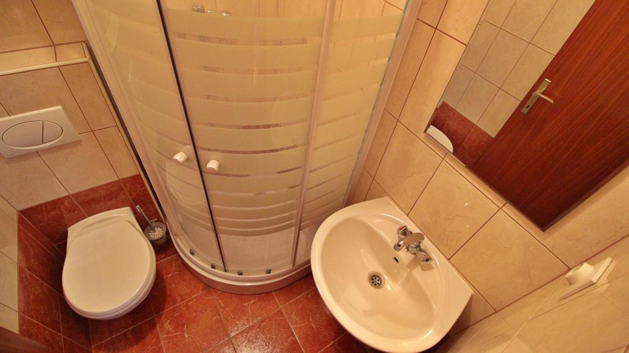 אומיס Apartments Iko מראה חיצוני תמונה