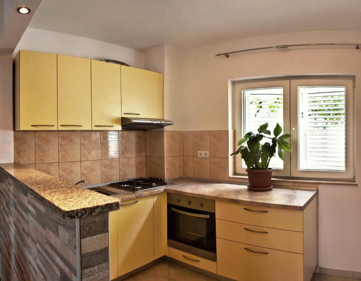 אומיס Apartments Iko מראה חיצוני תמונה